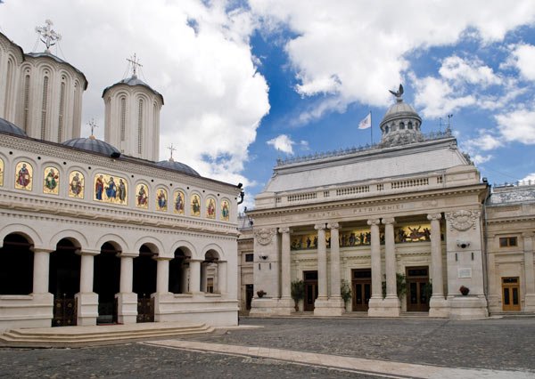 Doamna Mungiu: Vorbe fără fapte! 100428