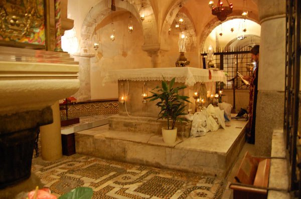 Pelerin la mormântul Sfântului Ierarh Nicolae 100415