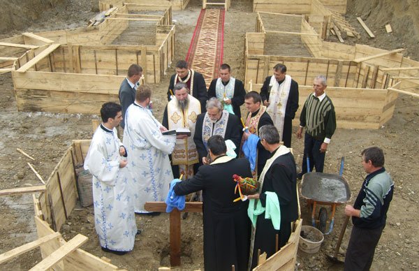 Piatră de temelie la biserica din Drăguţeşti 100533