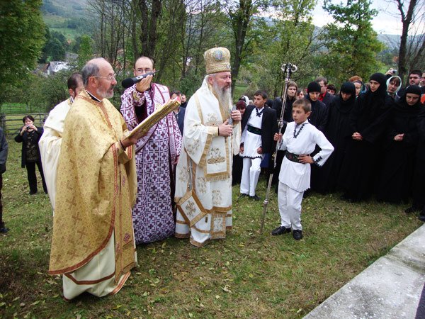 Sfinţirea bisericii din Glod 100555