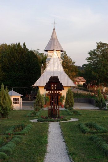 Mănăstirea Brebu îşi sărbătoreşte hramul 100573