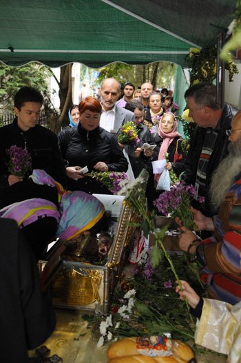 La moaştele Sfântului Ciprian au venit mii de pelerini 100618