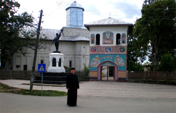 Biserica din Dobreni, ca o dropie de argint 100670