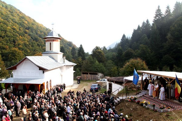 Sfinţirea bisericii de la Schitul Sibiel 100662