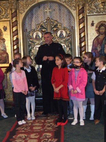 Bunicii au fost cinstiţi la Parohia Govândari din Reşiţa 100696