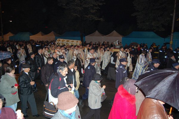 Pelerinii Sfintei Parascheva şi ai Sfântului Maxim Mărturisitorul 100807