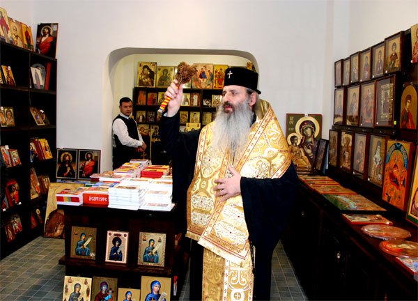 A fost sfinţită Librăria Doxologia 100898