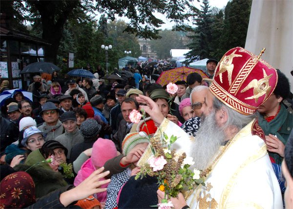 Închinarea la sfintele moaşte, o manifestare a credinţei 100852
