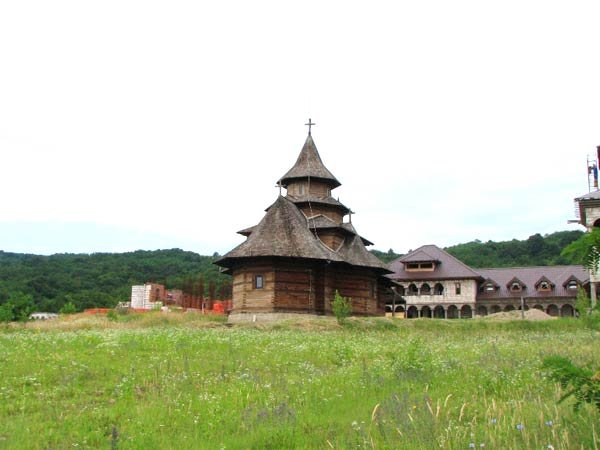 Mănăstirea Nera îşi sărbătoreşte ocrotitoarea 100871