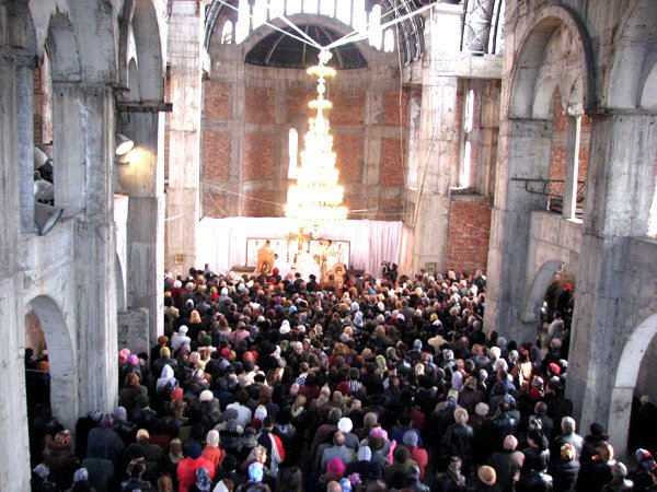 Hramul bisericii „Sfânta Cuvioasă Parascheva“ din Galaţi 100967