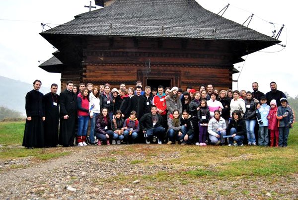 Simpozion pentru tineret la Sasca Montană 100986