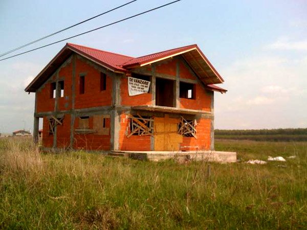 Mii de case scoase la vânzare de bănci 101012