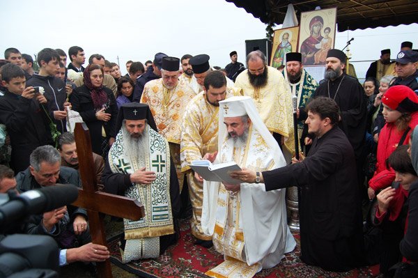 „O adevărată minune ca sfântul ocrotitor să vină la punerea pietrei de temelie“ 101015