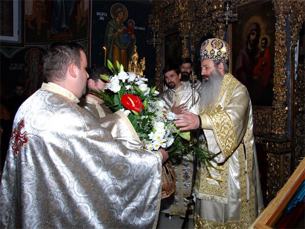 IPS Teofan şi-a aniversat ziua de naştere 101036