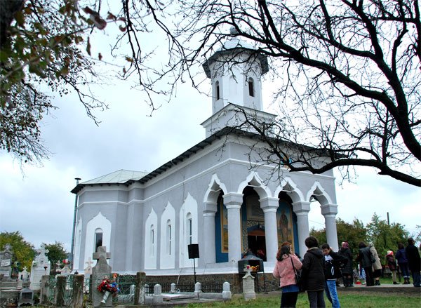 Resfinţirea bisericii din Halânga 101073