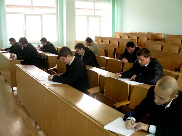 Pregătire temeinică pentru viitorii slujitori ai altarelor 101103