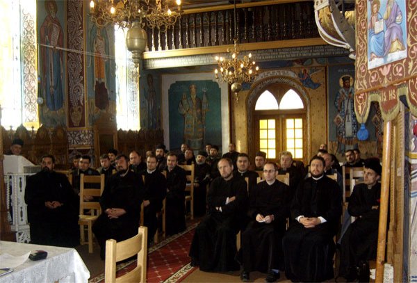 Şedinţe preoţeşti în trei protopopiate din MMB 101096