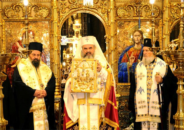 „Sfânta Cruce leagă cerul şi pământul“ 101142