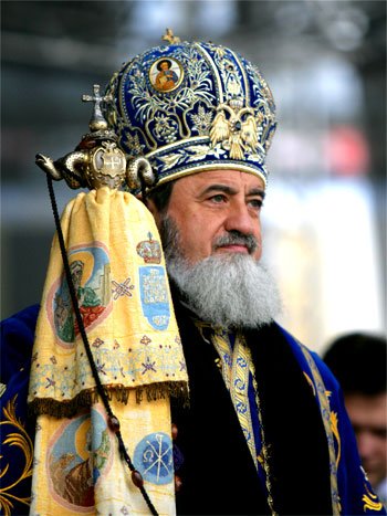 Răspunsuri duhovniceşti: „Cinstim relativ Crucea şi absolut pe Hristos-Dumnezeu“ 101147