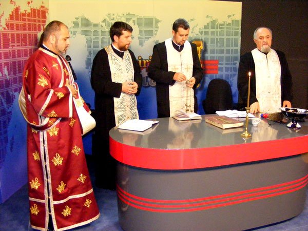 Sfinţirea unui sediu de televiziune, la Vâlcea 101158