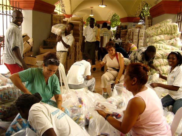 Voluntariatul, între altruism şi iubirea de semeni 101172