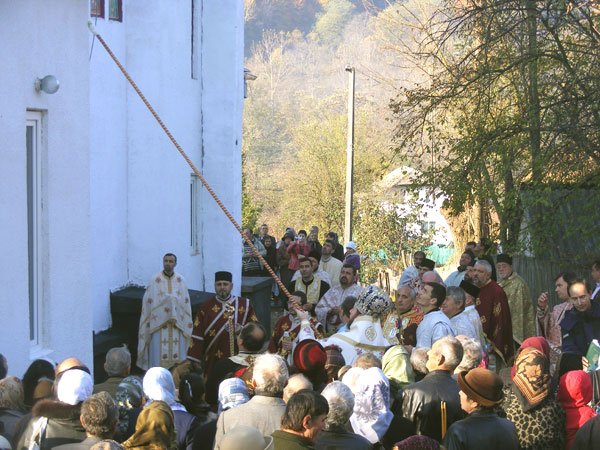 Biserica Parohiei Mădulari a fost resfinţită 101187