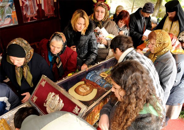 Miros de busuioc şi lumânări aprinse 101204