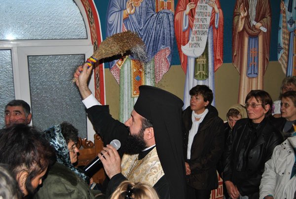 Paraclisul Schitului Nicolinţ, împodobit 101195