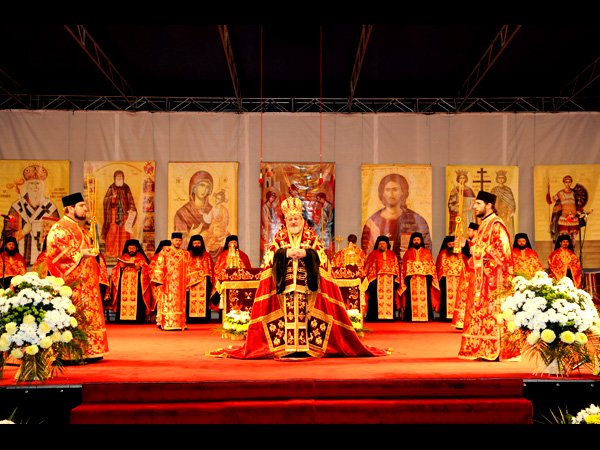 Priveghere pe „Colina Bucuriei“, la sărbătoarea Mucenicului Dimitrie 101208