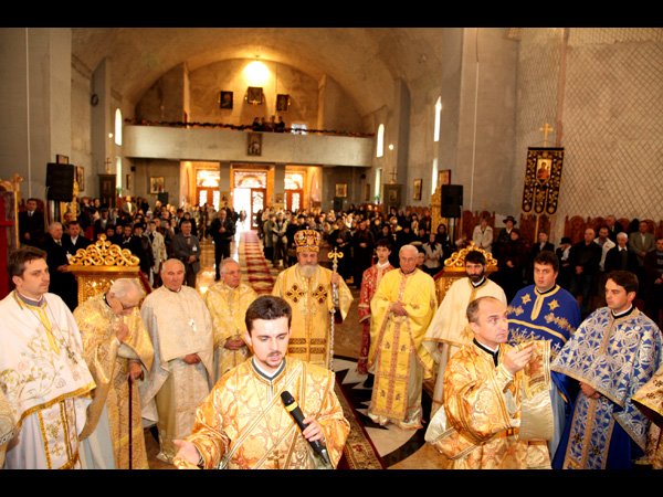 Liturghie arhierească la Parohia Ghimbav 101265