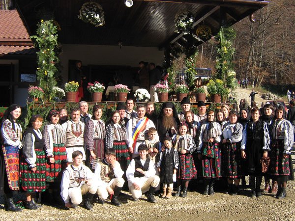 Liturghie arhierească la Şinca Nouă 101406