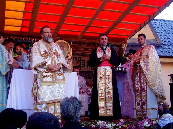 Slujbe de resfinţire la Româneşti şi Bucşeşti 101379