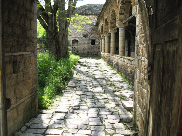 Cetatea Moscopolei, unde credinţa n-a murit 101408