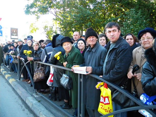 Cine a ajutat pelerinii 101412