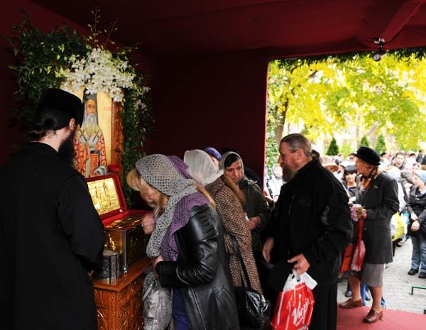 Ierarhul tămăduitor, cunoscut în toată lumea 101524