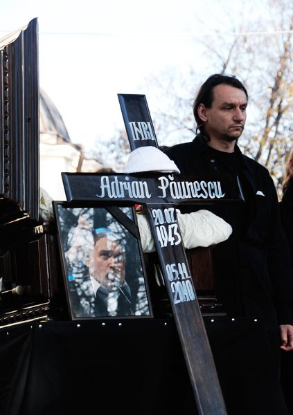 Mărturii despre credinţa şi omenia lui Adrian Păunescu 101550