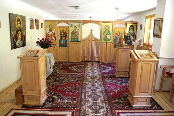 Obştea Schitului Feneş şi-a sărbătorit ocrotitorul 101569