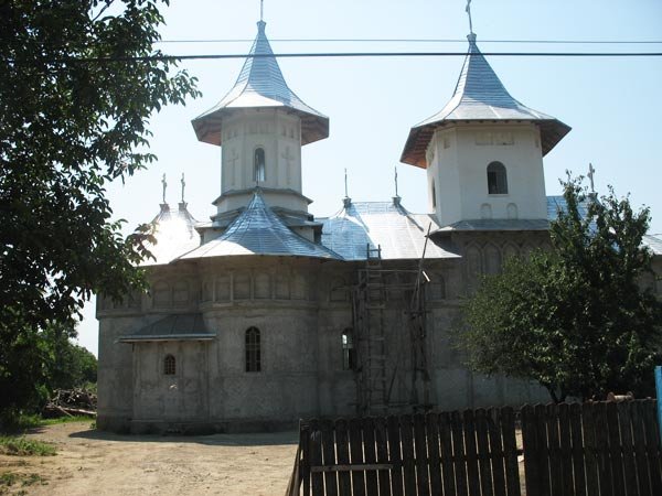 La Ruşi, şcoala şi biserica se sărbătoresc împreună 101593