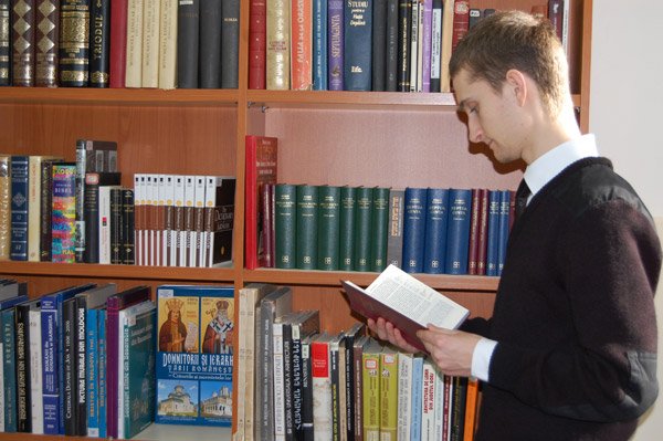 Donaţie de carte pentru Arhiepiscopia Timişoarei 101630