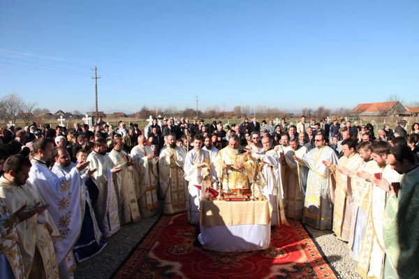 Altar sfinţit la Stupinii Prejmerului 101684