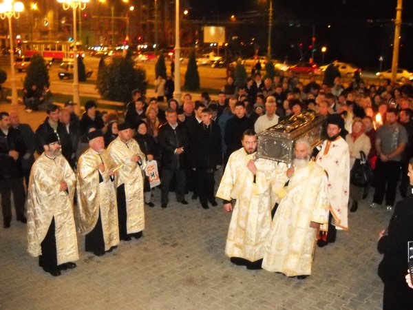 Închinare la moaştele Sfântului Ioan Gură de Aur, la Arad 101661
