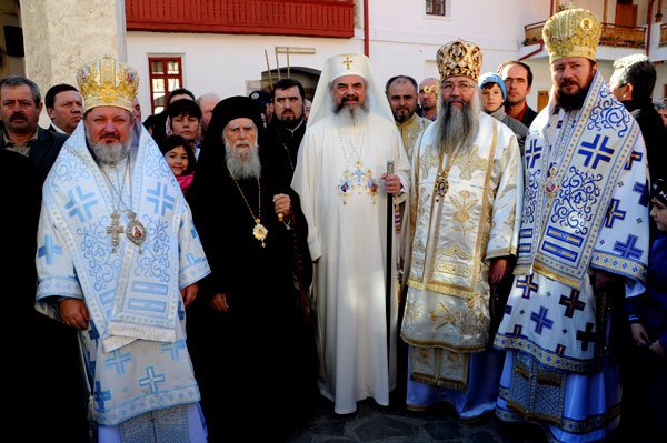 Râmnicul şi-a sărbătorit vrednicii ierarhi 101642