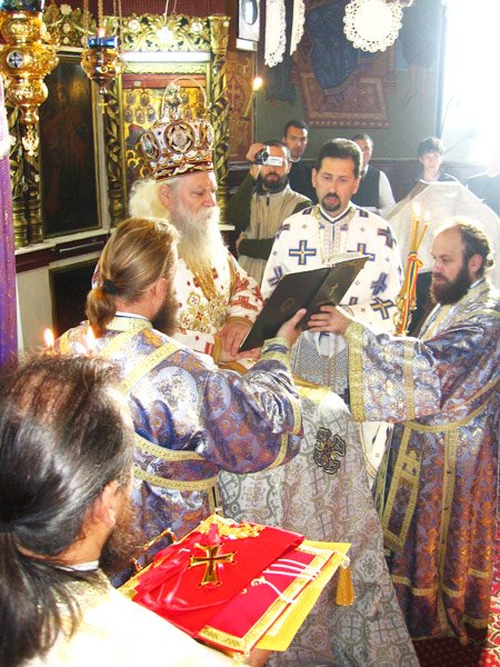 Slujbă arhierească la Verşeşti 101713