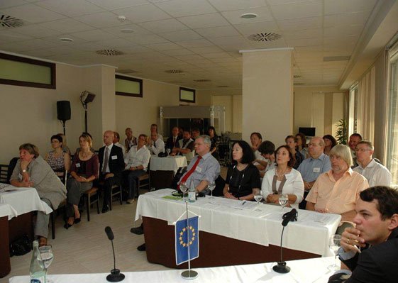 Preocupare pentru îngrijirea vârstnicilor 101758