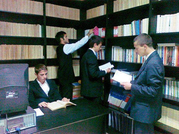 „Ziua Porţilor Deschise“ la bibliotecile Episcopiei Giurgiului 101759