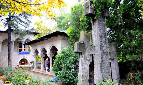 Povestea crucilor-surori de la Patriarhie 101863