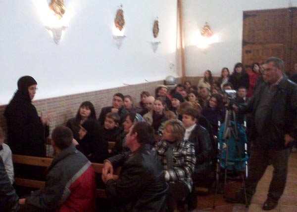 „Să ne vindecăm iertând“, în Parohia Albacete, Spania 101864