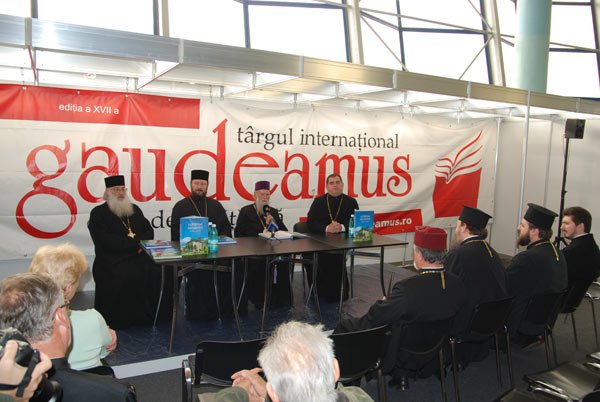 A fost lansat albumul „Cetăţile credinţei“ la Târgul de Carte Gaudeamus 101884