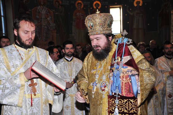 Slujbă arhierească în Parohia „Izvorul Tămăduirii“ 101879
