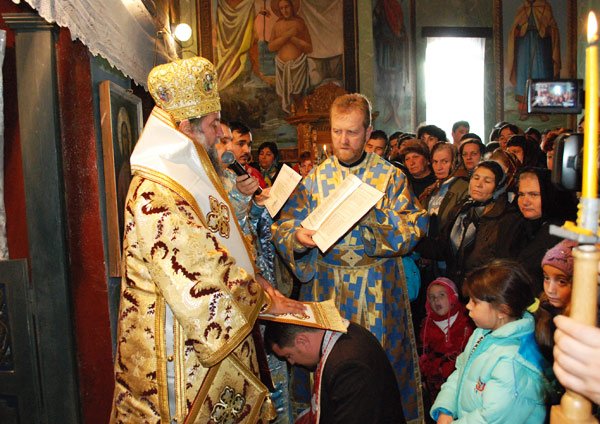 Parohia Roşia-Jiu, în haină de sărbătoare 102024